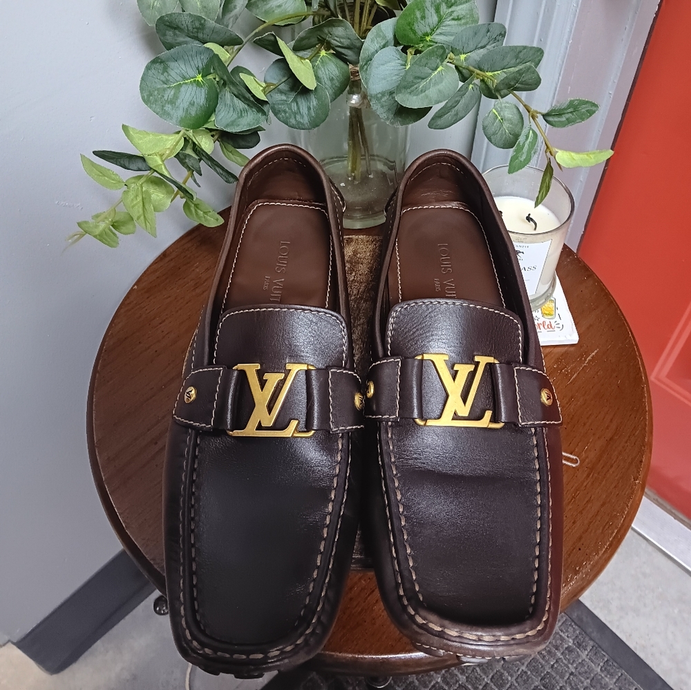 Men's 10.5 AUTHENTIC Louis Vuitton brown loafers.